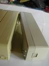 La batteria si aggancia sul retro batteria2